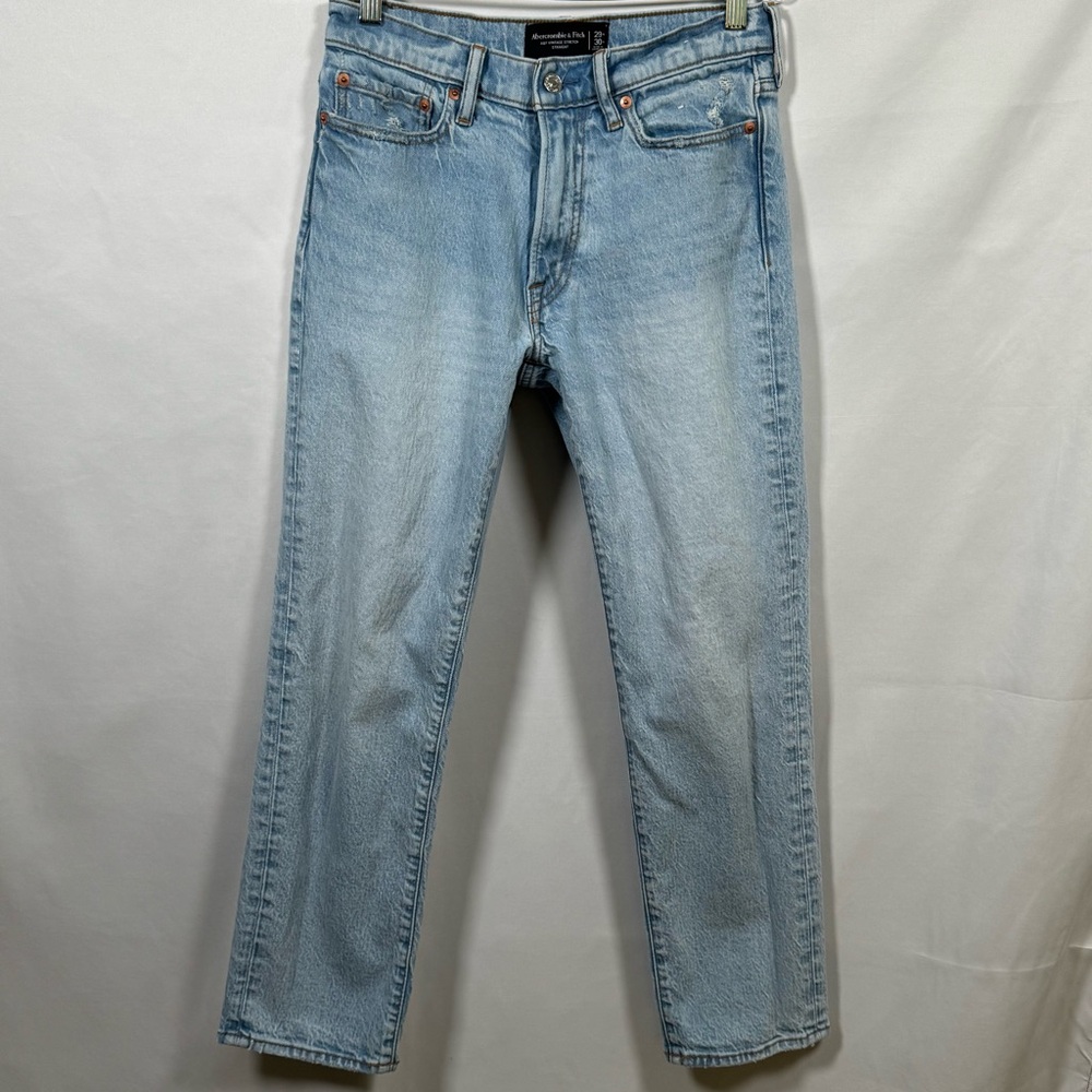 Abercrombie Light Wash Men’s Jeans. 29x30. Excellent condition!
